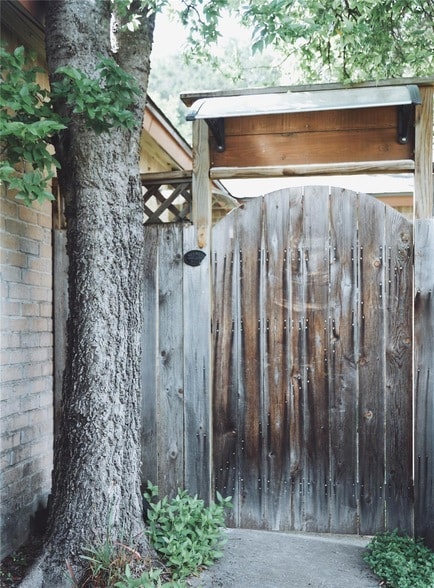 Building Photo - 9906 Hundred Oaks Cir Unit B