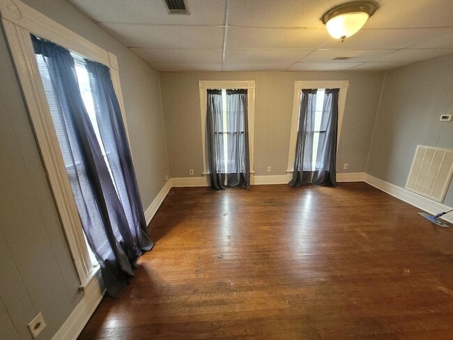 Photo - 407 Colville St