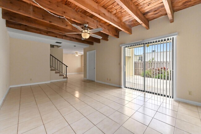 Photo - 1606 Shaker Cir