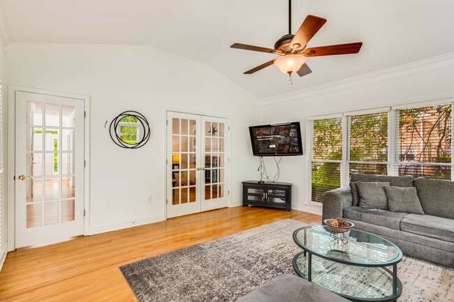 Photo - 1230 Oxford Dr SE Unit SI ID1569855P