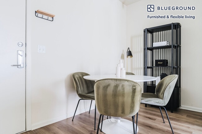 Photo - 3210 Esperanza Crossing Unit FL5-ID282