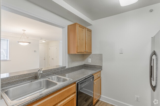 2BR, 2BA - 1066SF - Bethesda Hill