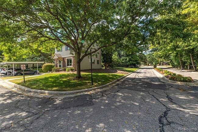 Photo - 1570 Streamwood Ct Unit B8