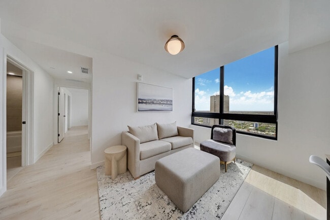 Building Photo - 41 NW 2nd St Unit SI FL37-ID1542245P