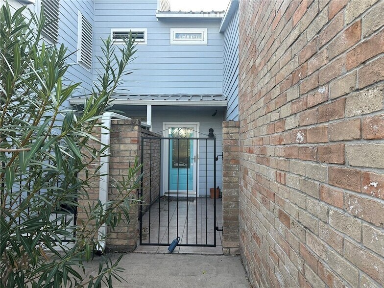 Photo - 1461 Moore Ave Unit 6