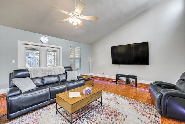 Photo - 8411 Brixton-SI ID1546356P Unit SI ID1546356P