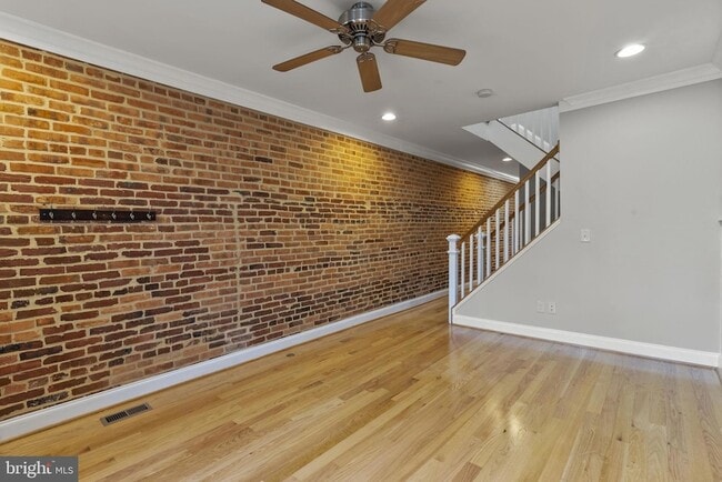 Photo - 3215 Fleet St