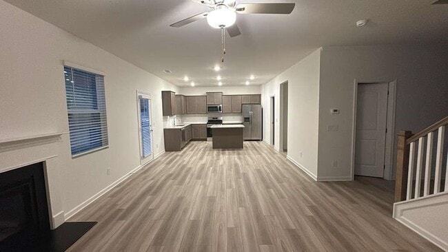 Photo - 576 River Run Dr