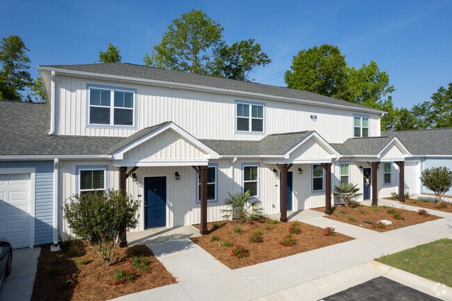 Building Photo - Fox Run