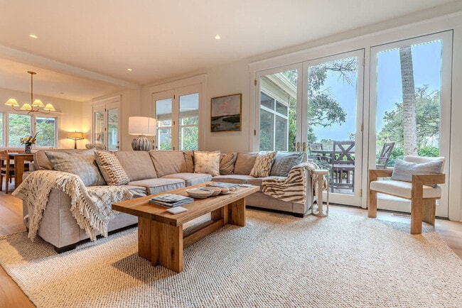 Building Photo - 8 Heath Dr Unit SI ID1495735P