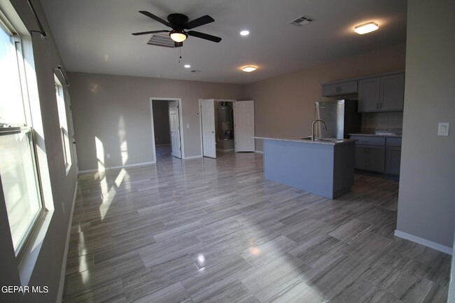 Photo - 517 Val Verde St Unit B