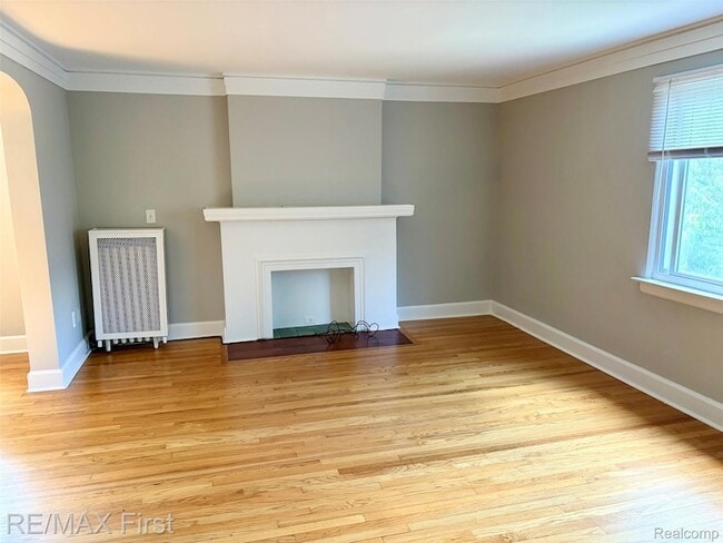 Photo - 383 W Chesterfield St