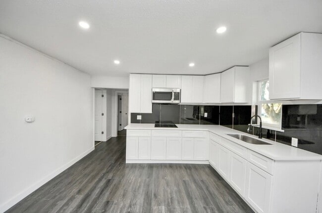 Photo - 7640 Broadview Dr