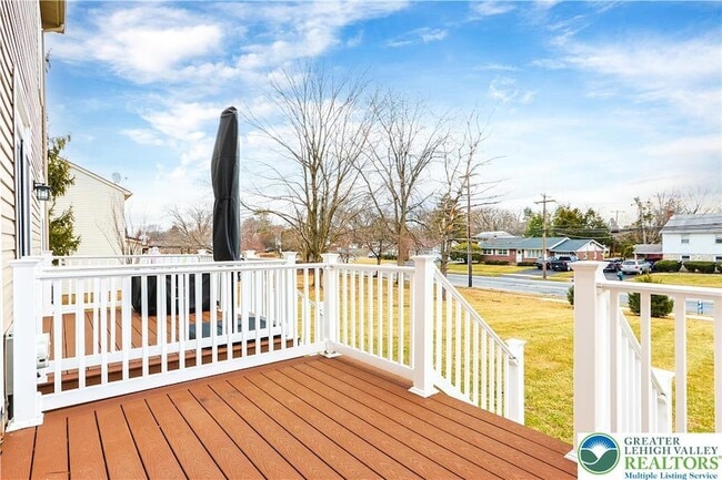 Photo - 1674 Best Pl