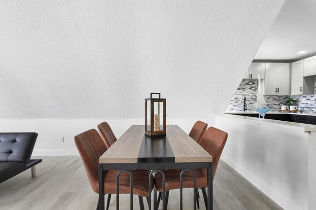 Photo - 1932 Lake St Unit ID1094234P