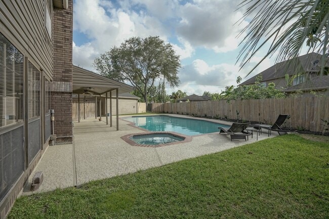 Photo - 2108 Lakeway Dr