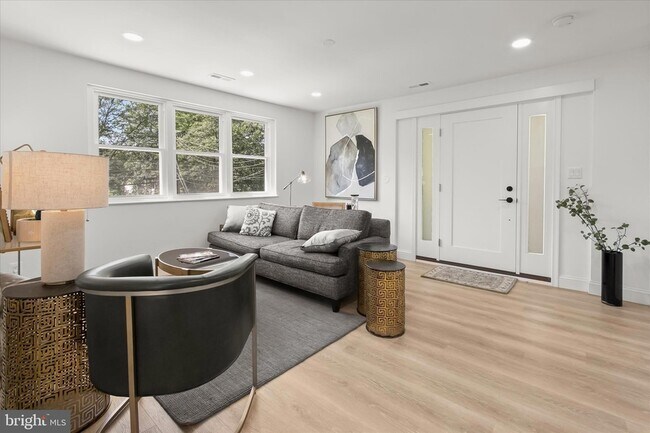 Photo - 402 Elm Ave