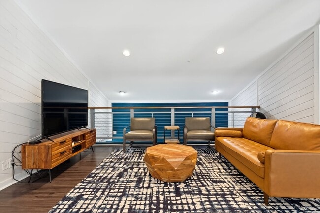 Photo - Linkhorn Bay Apartments