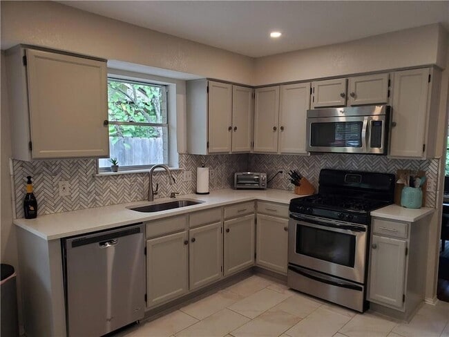 Photo - 1809 Dayflower Trce