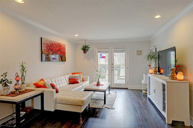 Building Photo - 7736 Meadow Rd Unit 102J