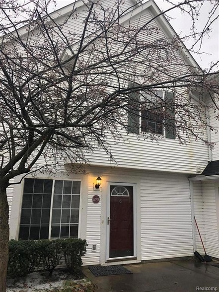 Building Photo - 22301 Atlantic Pointe