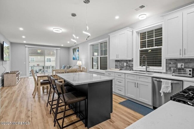 Building Photo - 205 Carteret Ave