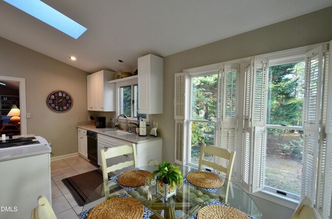 Photo - 531 Weathersfield
