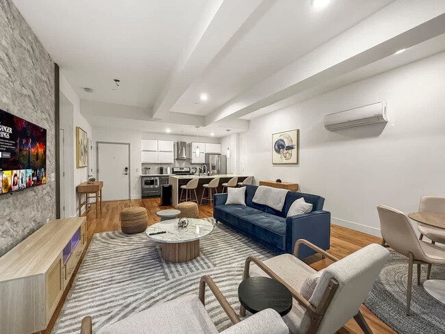 Building Photo - 236 W Thompson St Unit ID1055773P