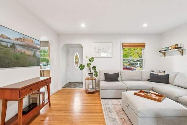 Photo - 3040 Hampshire Ave S