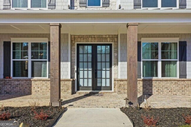 Photo - 415 Oakleigh Ave