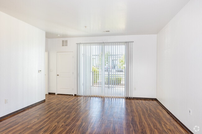 2BR, 2BA - 1,010SF - Living Room - Park Hill 4000