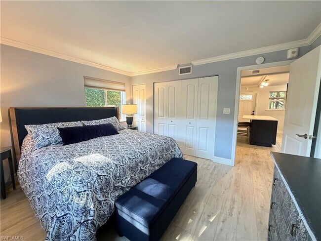 Photo - 960 7th St S