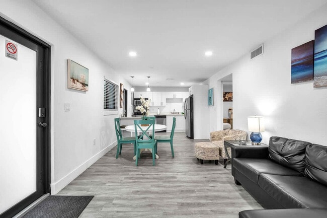 Photo - 653 SW 2nd St Unit SI ID1574014P