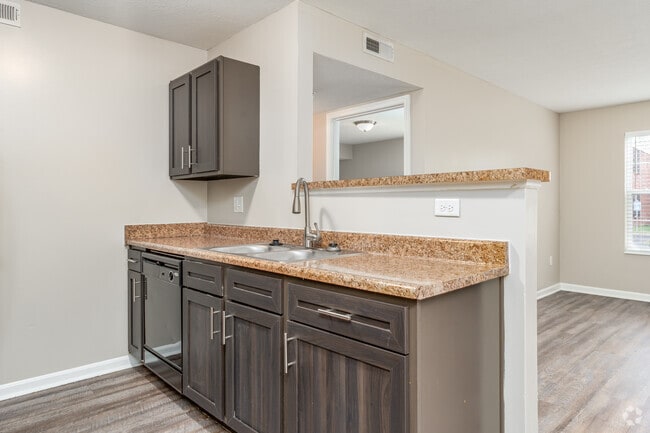 1BR, 1BA - 800SF - Kitchen - Worthington Green