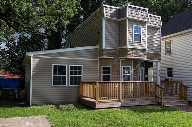 Building Photo - 1242 26th St