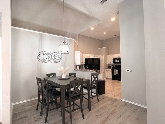 Photo - 2109 Acosta Ln