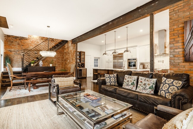 Building Photo - 1421 Elm St Unit ID1056141P