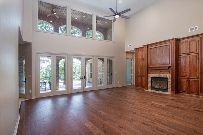 Photo - 10111 Bluffview Cir