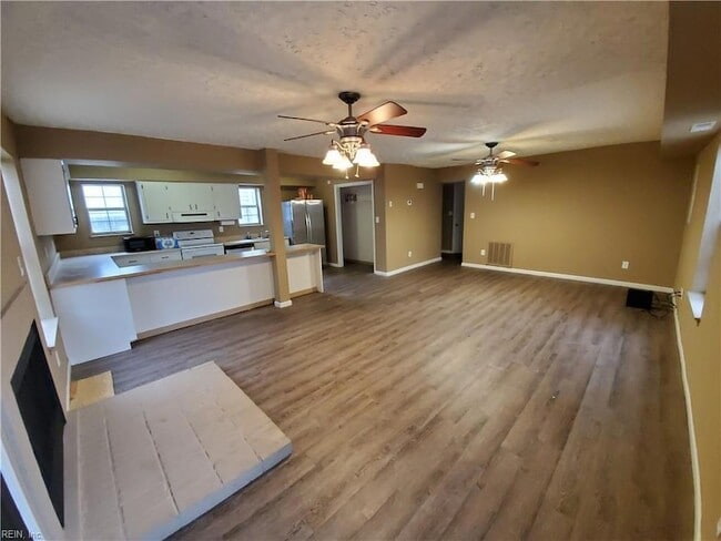 Photo - 1536 W 40th St