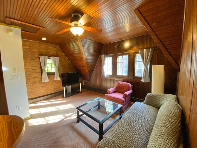 Building Photo - 2632 Wellington Rd Unit ID1057677P