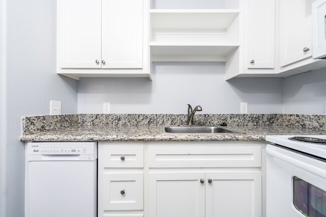 Photo - 207 N Poplar St Unit B