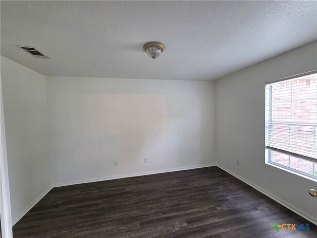Photo - 2402 Mikulec Dr