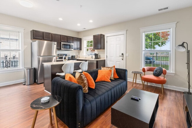 Building Photo - 702 E Ferry St Unit ID1228684P