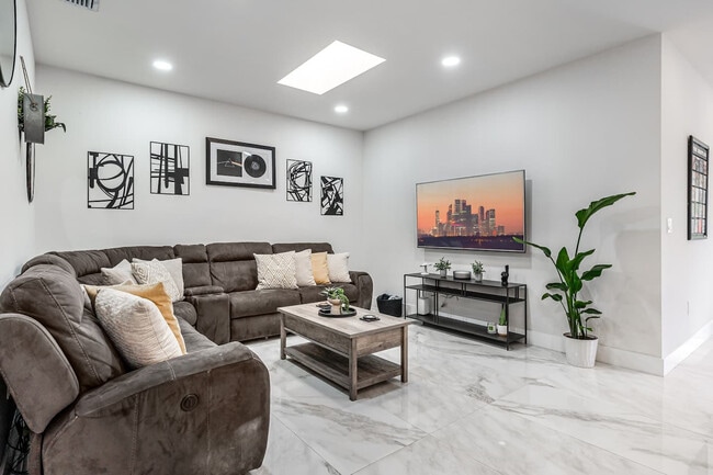 Photo - 828 SW 14th Ct Unit SI FL1-ID1475650P