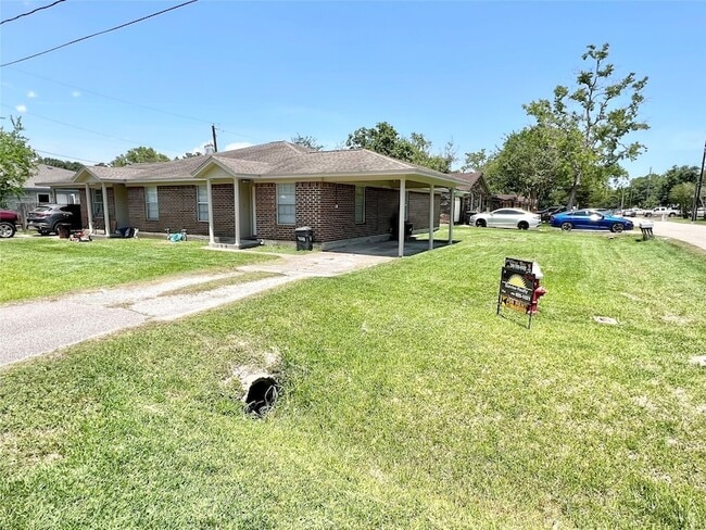 Building Photo - 4023 Avenue Q 1/2