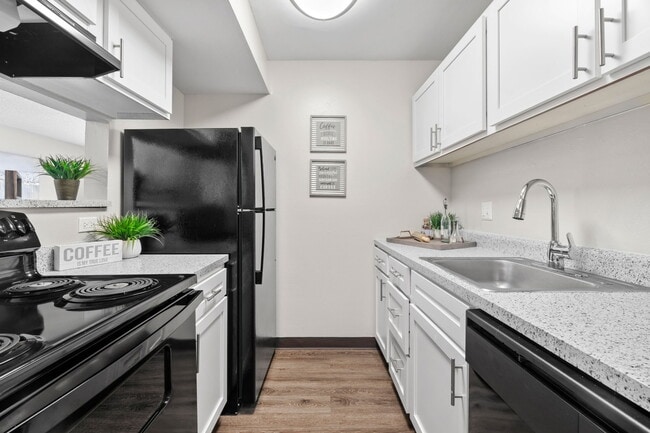 Hickory - 2 Bed / 2 Bath - 855 Sq.Ft. - The Finn