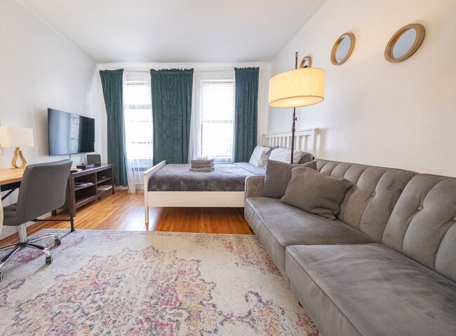 Building Photo - 1422 2nd Ave Unit ID1031978P