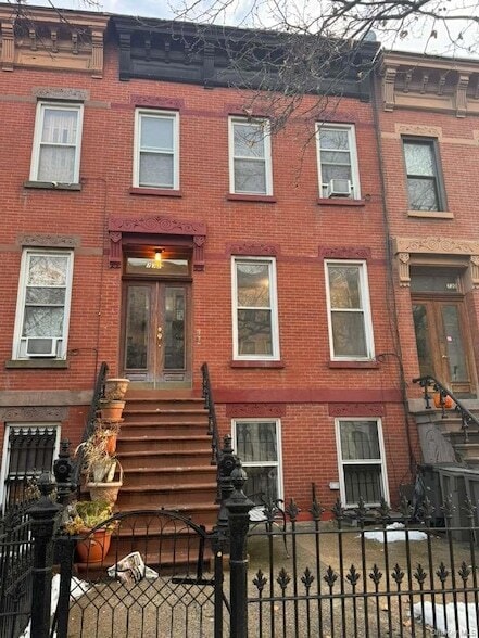 Building Photo - 732 Hancock St Unit 2