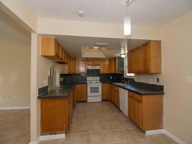 Photo - 8604 Brookline Ave
