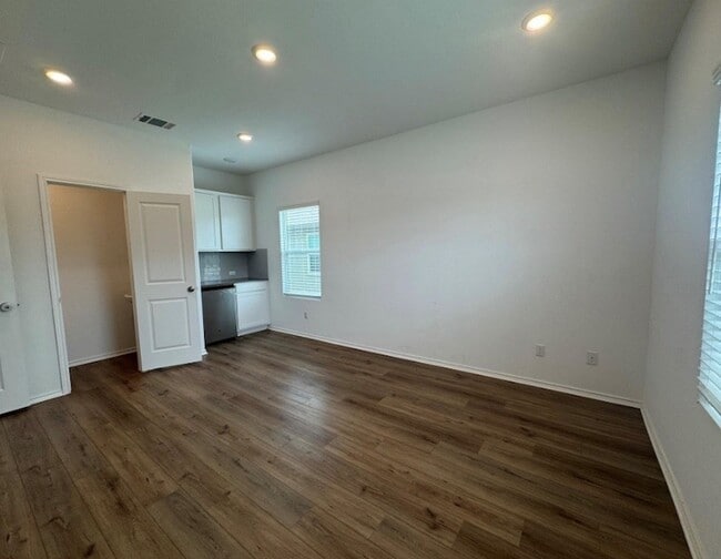 Photo - 208 Otter Rd